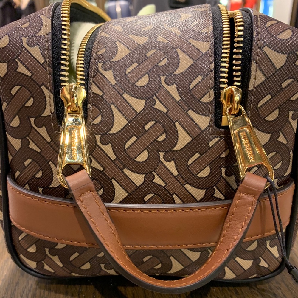 Burberry bag - Picture 1 of 6